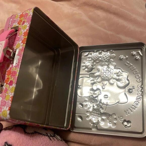 Sanrio Hello Kitty Tin Lunch Box - Picture 3 of 4